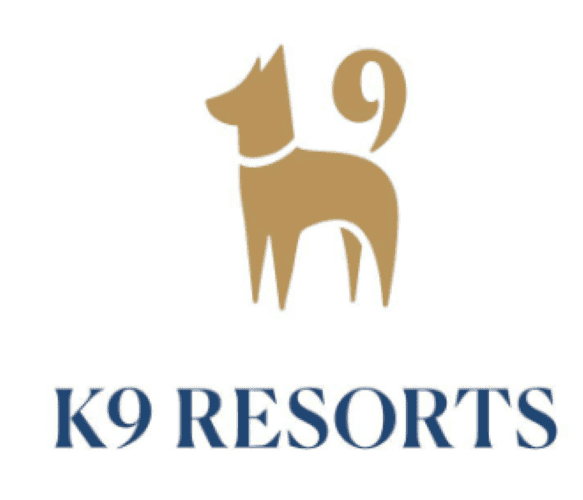 Logotipo de cuidado de mascotas K9 Resorts con un icono de perro estilizado.